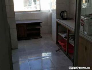 佟江小区6楼顶65平暖气楼，2室1厅，老式装修，屋内有床 - 通化28生活网 th.28life.com