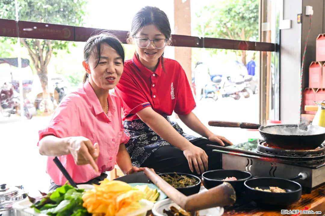 全网追的“扁担女孩”，找了一份暑假工，时薪12元 - 通化生活资讯 - 通化28生活网 th.28life.com